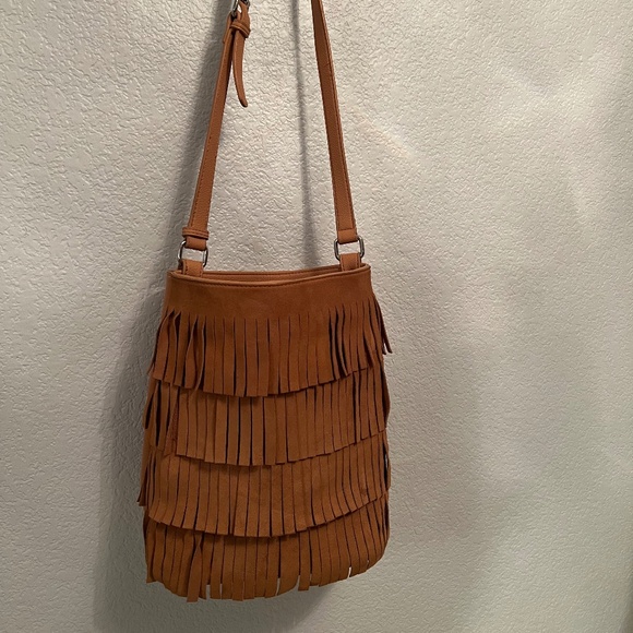 Street Level Fringe Shoulder Bag Tan - Picture 4 of 6